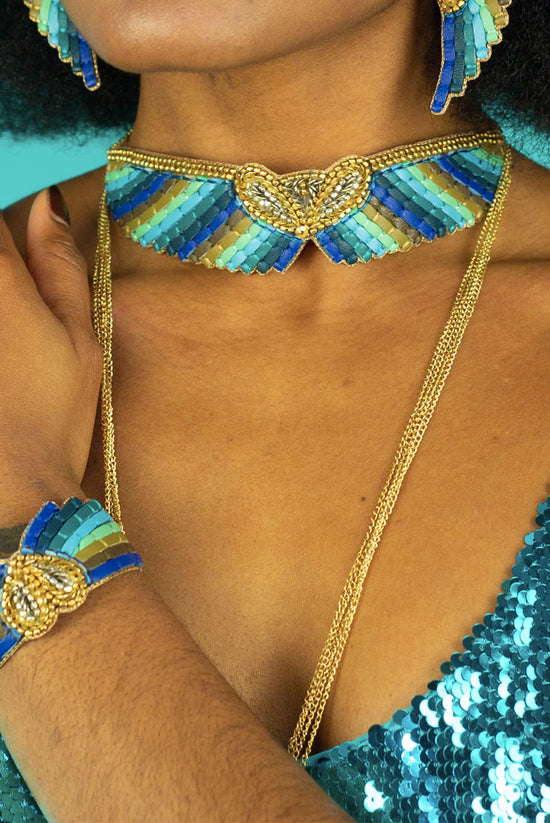 Load image into Gallery viewer, Blue Gradient Angus Necklace
