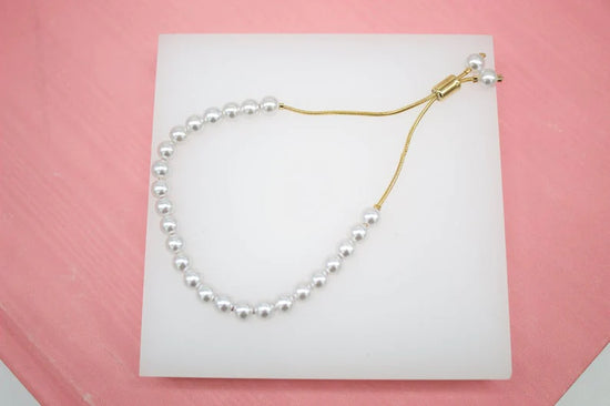 Load image into Gallery viewer, Round Pearl Adjustable Bracelet
