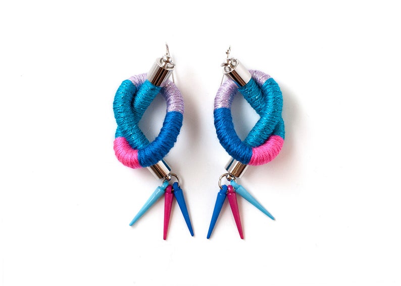 Load image into Gallery viewer, Ayrin Earrings
