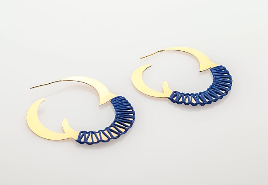 Load image into Gallery viewer, Luna Thread Gold Earrings
