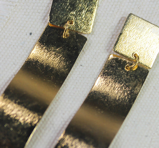 Load image into Gallery viewer, Lago Earrings
