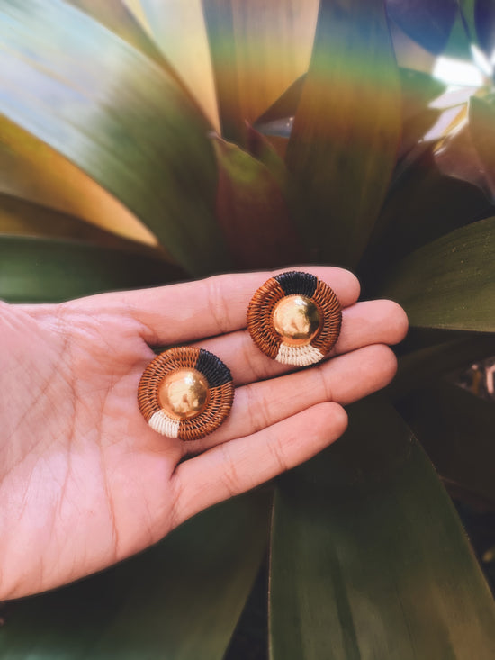 Load image into Gallery viewer, Carina Lyra Earrings
