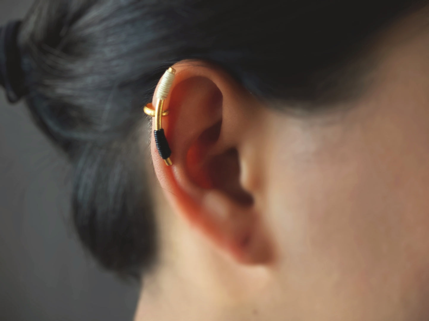 Load image into Gallery viewer, Lineal Ear Cuff

