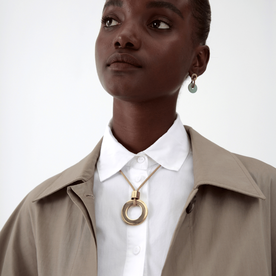 Noor Pendant Honey Necklace