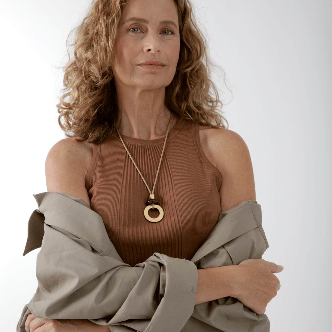 Noor Pendant Honey Necklace