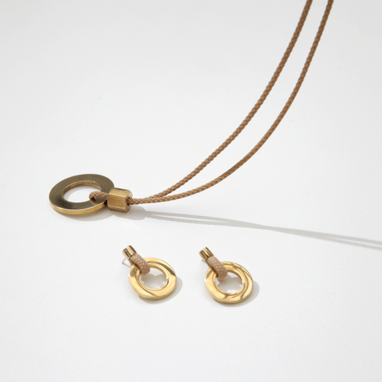 Noor Pendant Honey Necklace